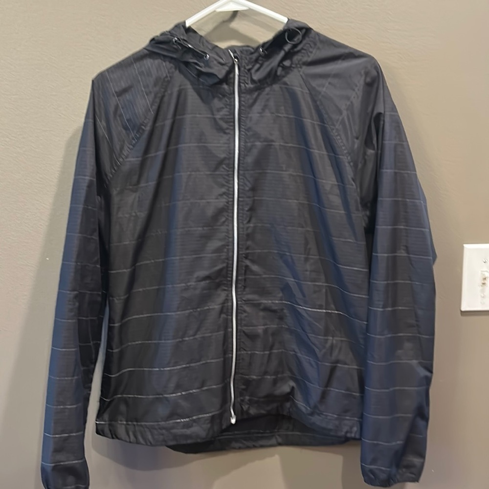 Athleta hooded running reflective full zippered windbreaker